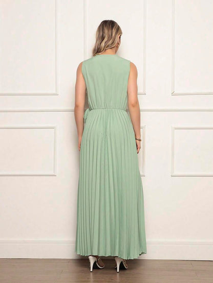 Vestido Longo Plissado Sem Mangas com Decote em V e Cintura Ajustável