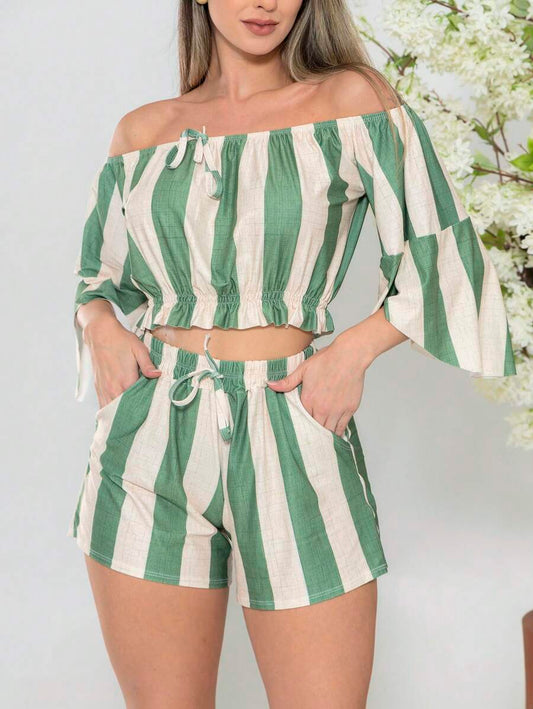 Conjuntinho Listrado Short e Blusa Cropped Tomara Que Caia
