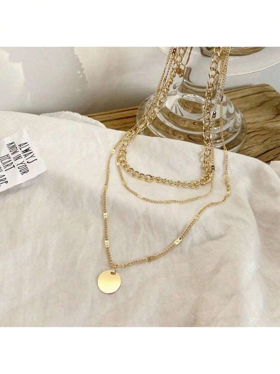 Colar Feminino Europeu de Múltiplas Camadas com Pingentes Geométricos