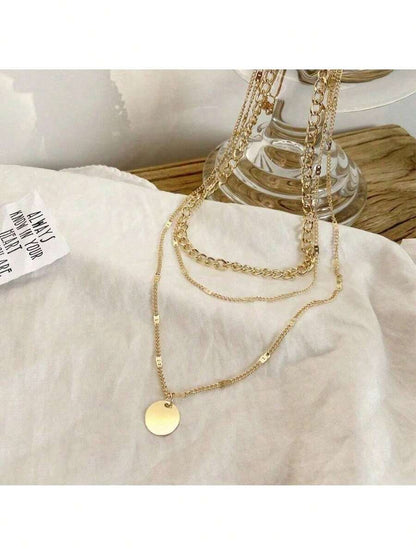 Colar Feminino Europeu de Múltiplas Camadas com Pingentes Geométricos