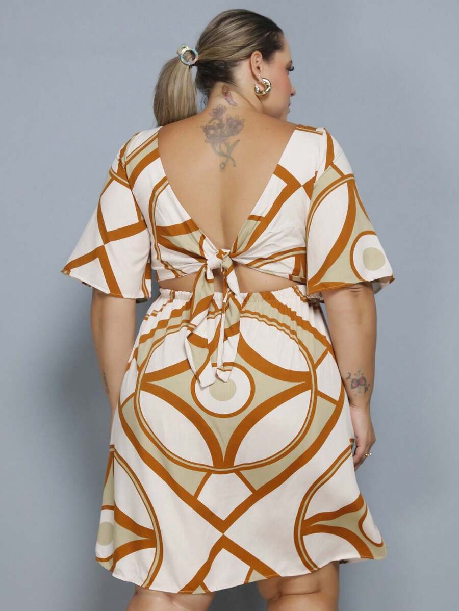 Vestido Plus Size Feminino Curto Estampado com Costas Abertas