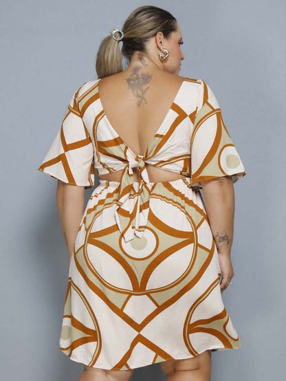 Vestido Plus Size Feminino Curto Estampado com Costas Abertas