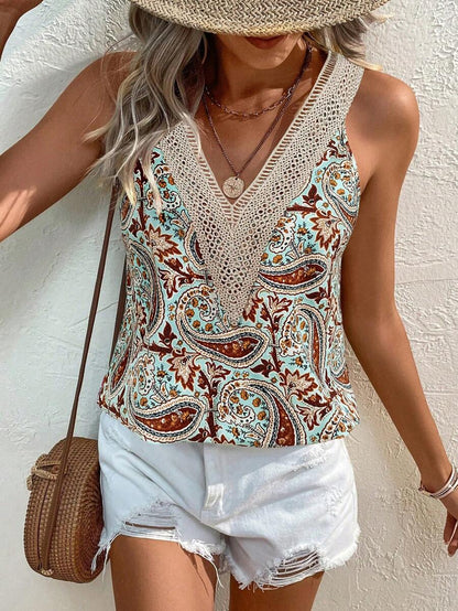 Blusa Gráfica Feminina Regata Estampada com Renda Recortada