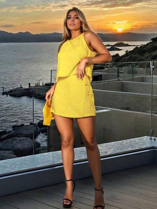 Conjunto Feminino Estilo Alfaiataria em Crepe Premium Short Saia e Blusa Assimétrica