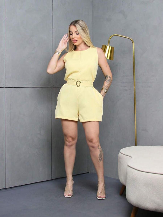 Macaquinho de Alfaiataria Feminino com Lacinho de Fivelinha