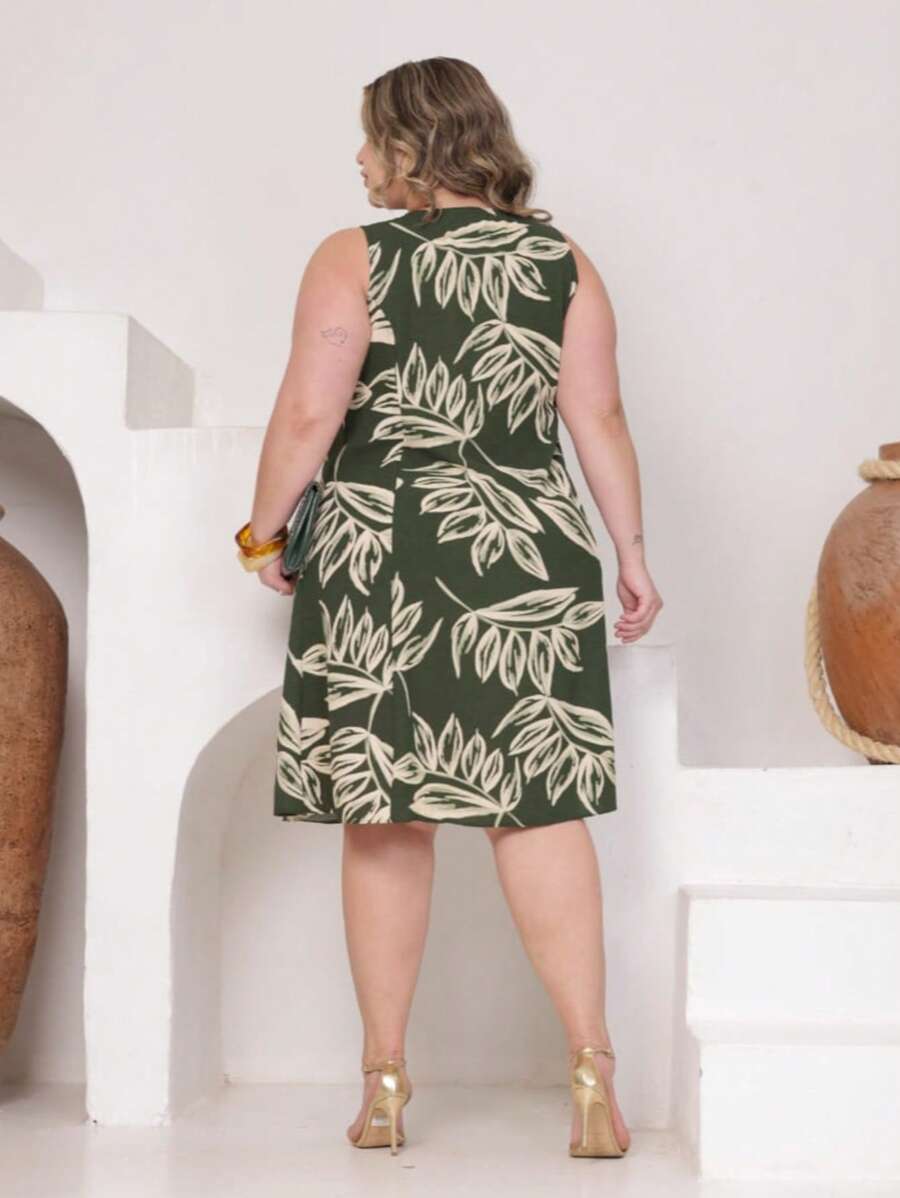 Vestido Plus Size Estampado Regata com Botões