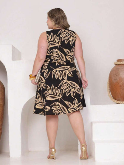 Vestido Plus Size Estampado Regata com Botões