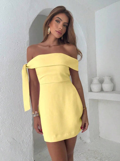 Vestido Curto Ombro a Ombro com Laço