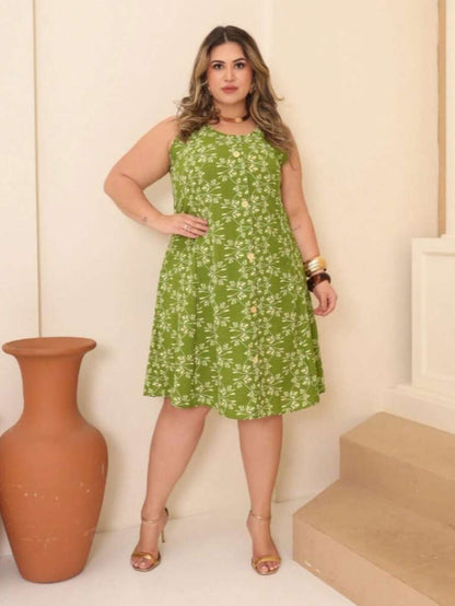 Vestido Plus Size Estampado Regata com Botões