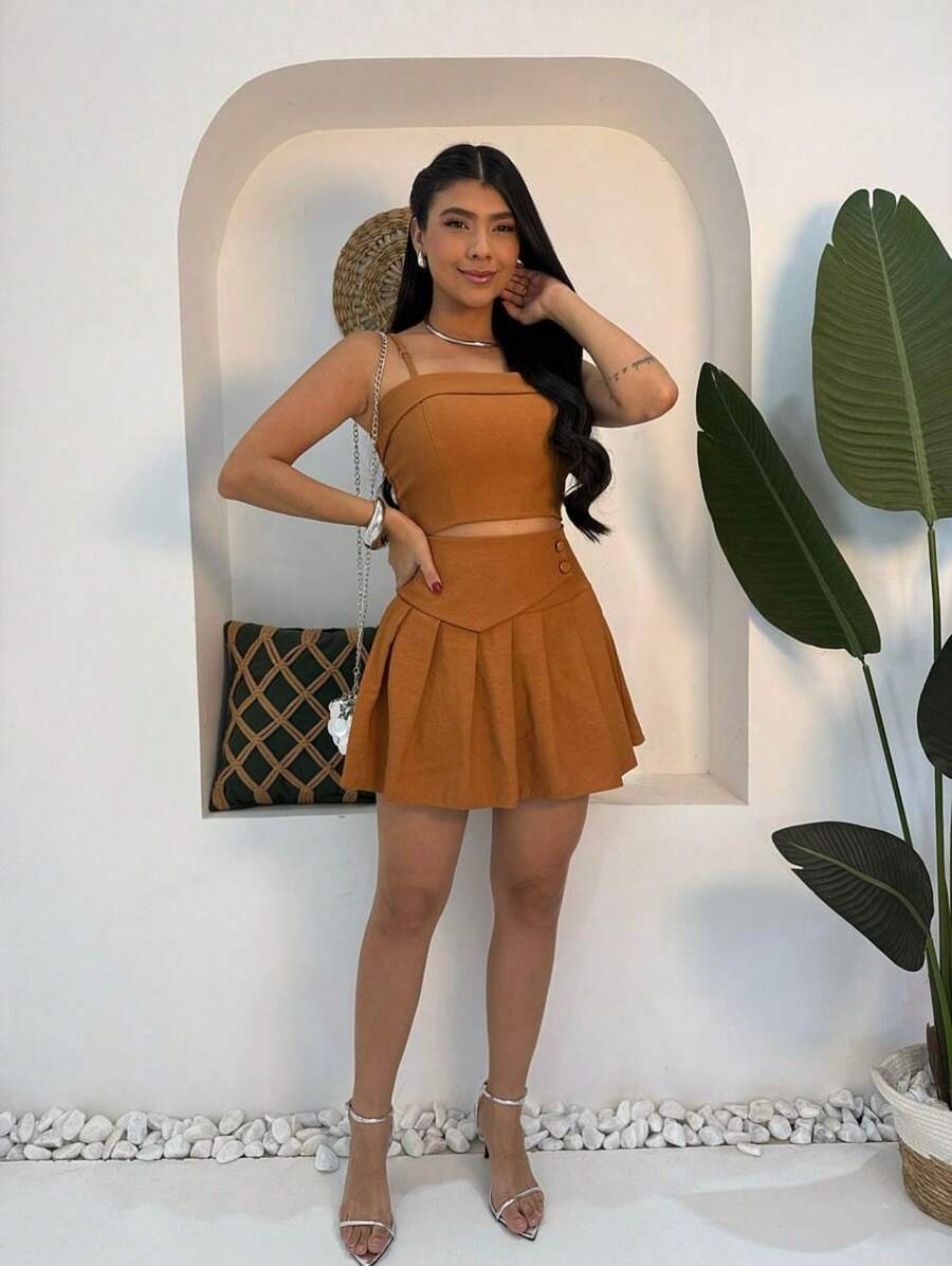 Conjunto Feminino Curto com Top Bandeau e Saia Godê