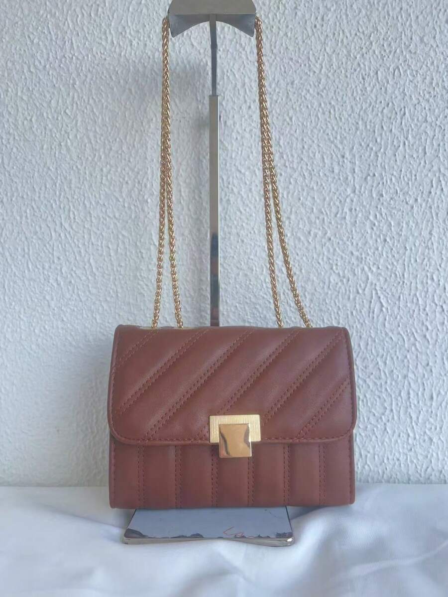 Bolsa Feminina Pequena com Corrente de Ferro Dourado