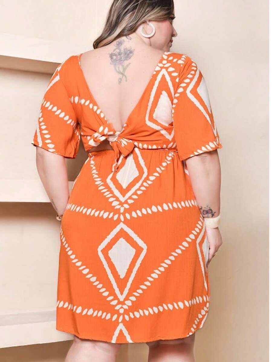 Vestido Plus Size Feminino Curto Estampado com Costas Abertas