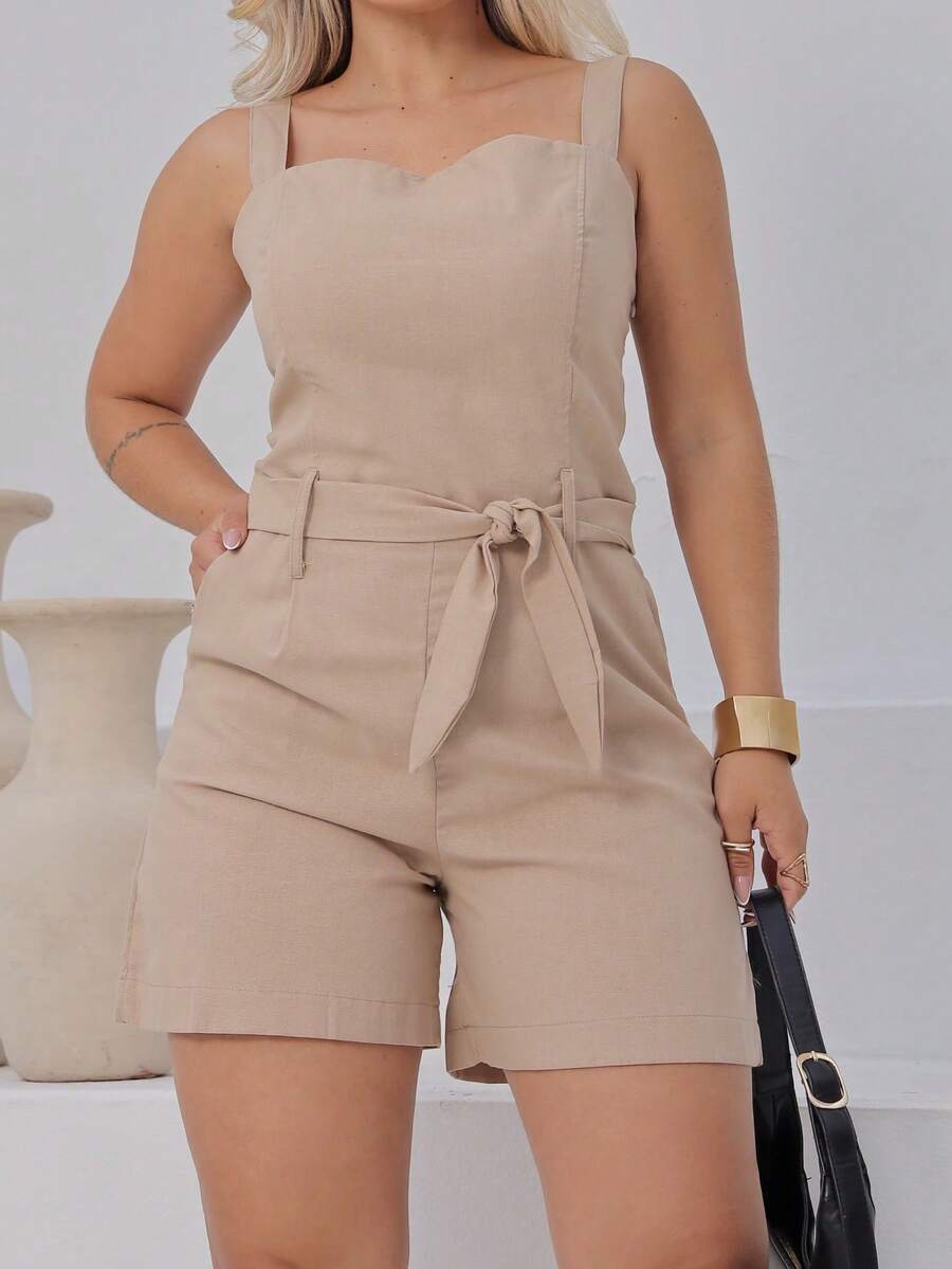 Macaquinho Feminino Giovana em Linho com Cinto e Bolsos