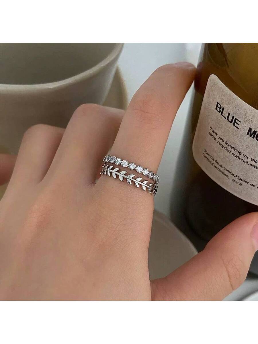 Conjunto de Anéis Femininos em Prata e Ouro com Design de Folhas e Zircônias