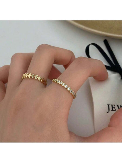 Conjunto de Anéis Femininos em Prata e Ouro com Design de Folhas e Zircônias