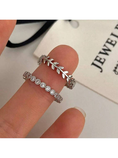 Conjunto de Anéis Femininos em Prata e Ouro com Design de Folhas e Zircônias