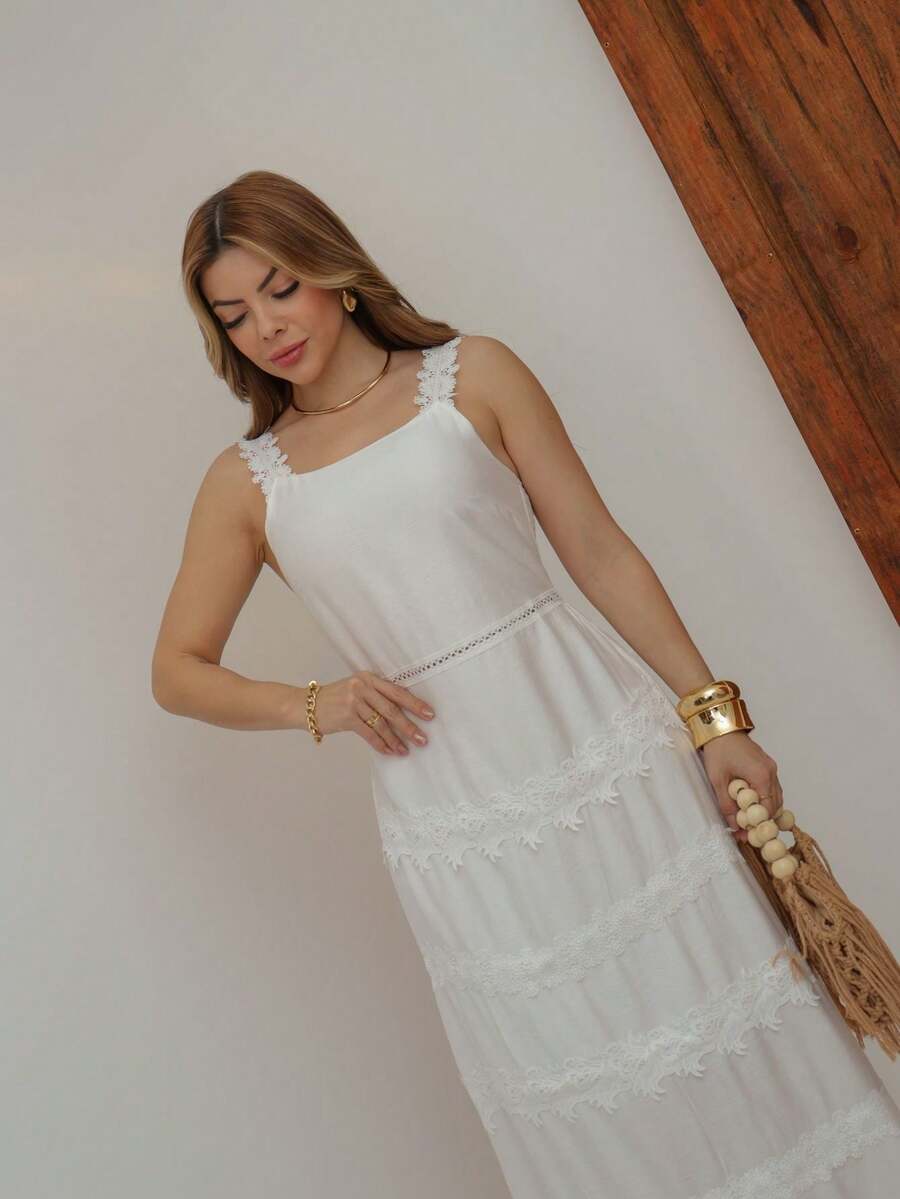 Vestido Longo Elegante em Lese com Bordado