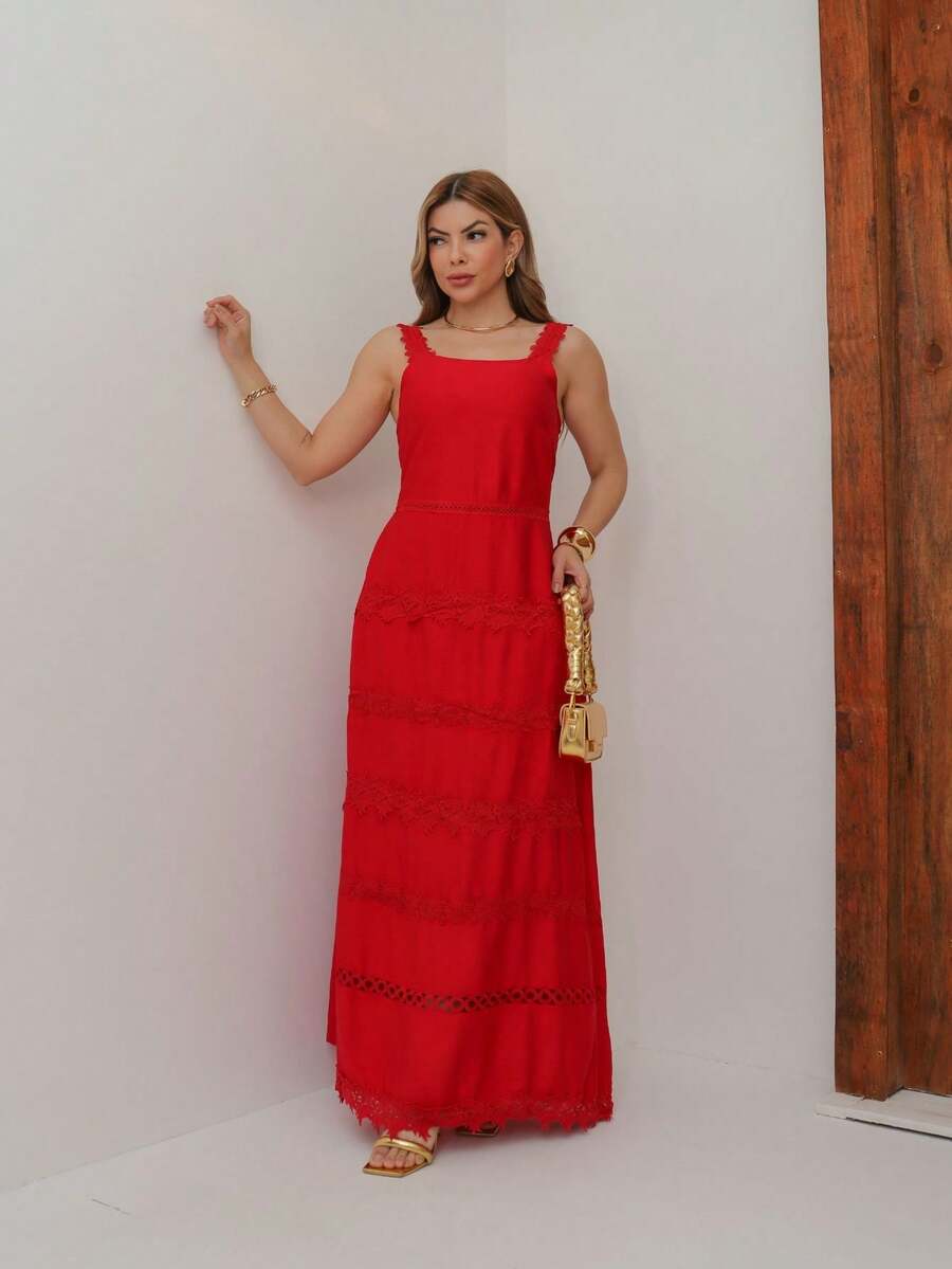 Vestido Longo Elegante em Lese com Bordado