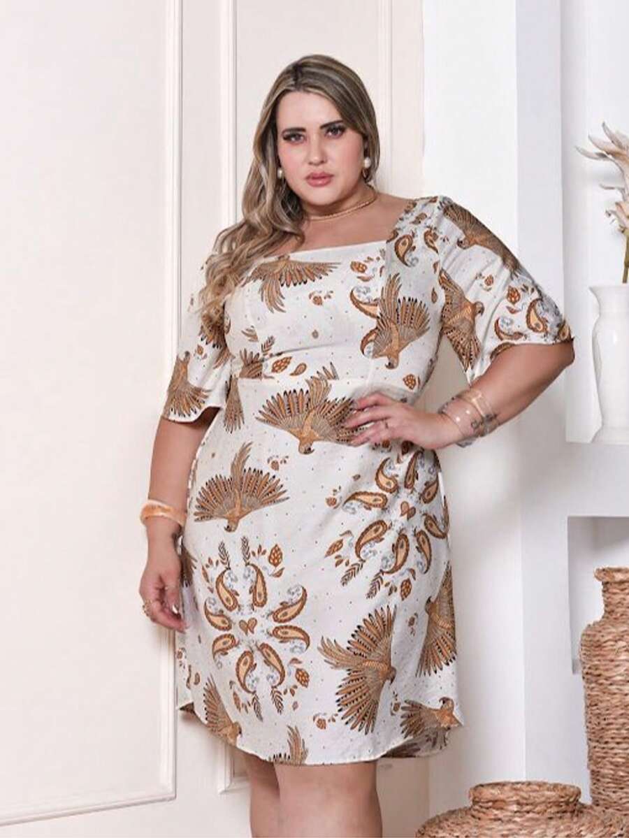 Vestido Plus Size Feminino Curto Estampado com Costas Abertas