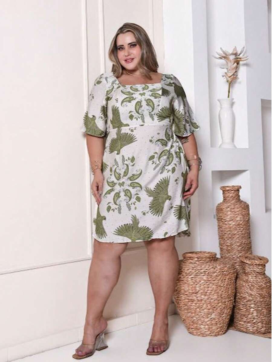 Vestido Plus Size Feminino Curto Estampado com Costas Abertas