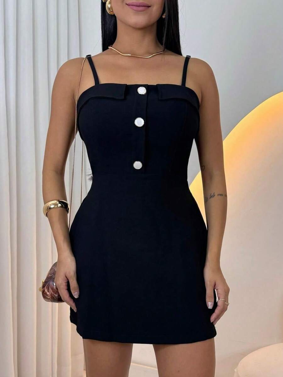 Macaquinho Feminino Curto com Botões Frontais e Alças Finas