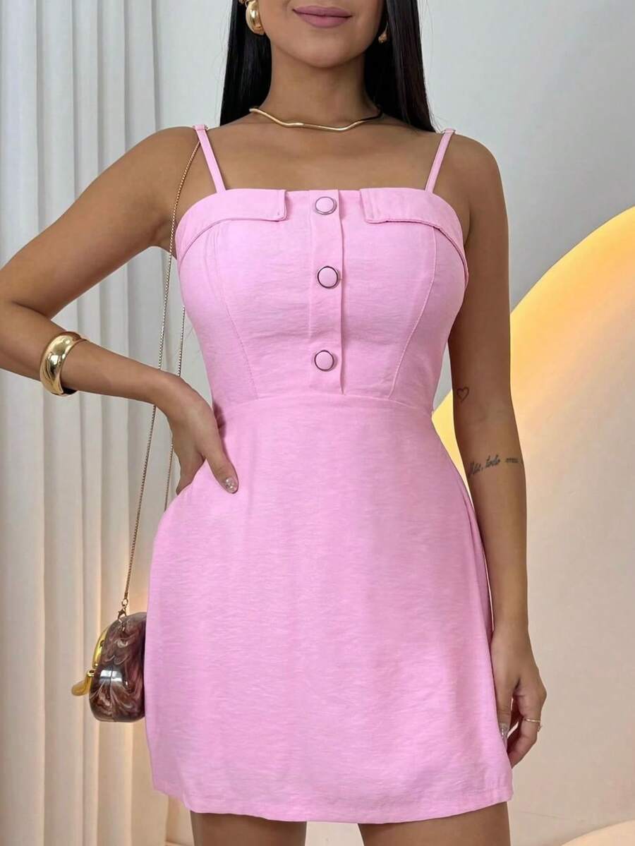 Macaquinho Feminino Curto com Botões Frontais e Alças Finas