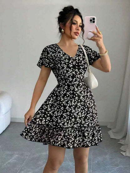 Vestido Floral Curto Feminino Boho com Bainha de Babado e Manga Esvoaçante