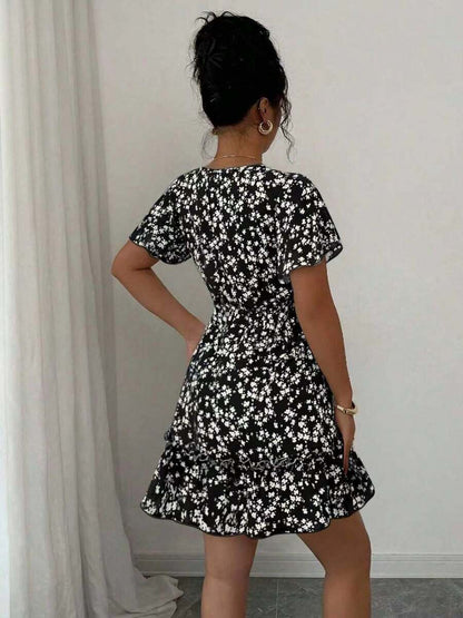 Vestido Floral Curto Feminino Boho com Bainha de Babado e Manga Esvoaçante