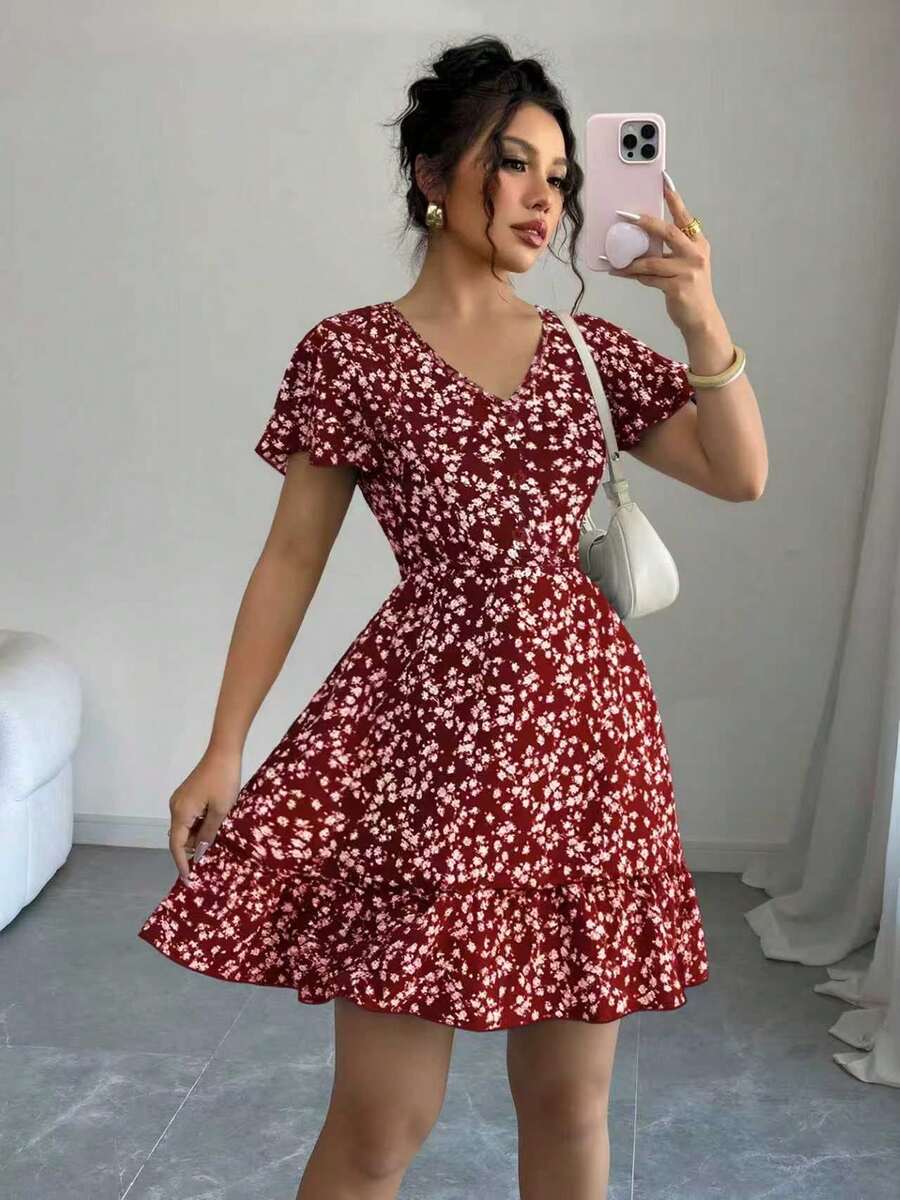 Vestido Floral Curto Feminino Boho com Bainha de Babado e Manga Esvoaçante