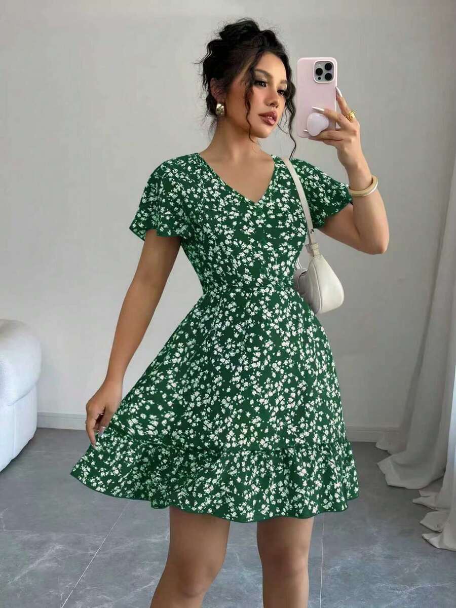 Vestido Floral Curto Feminino Boho com Bainha de Babado e Manga Esvoaçante