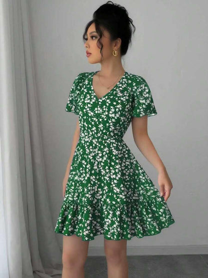 Vestido Floral Curto Feminino Boho com Bainha de Babado e Manga Esvoaçante