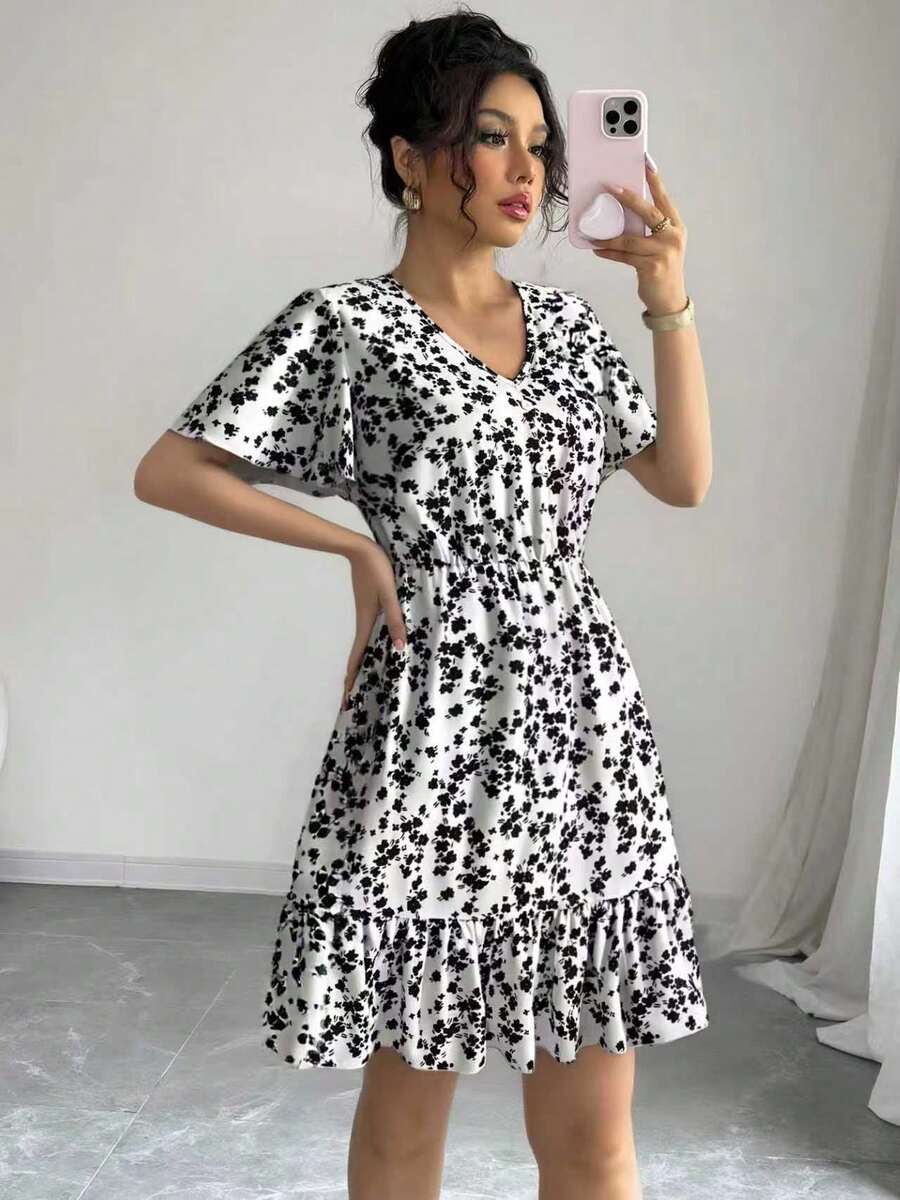 Vestido Floral Curto Feminino Boho com Bainha de Babado e Manga Esvoaçante