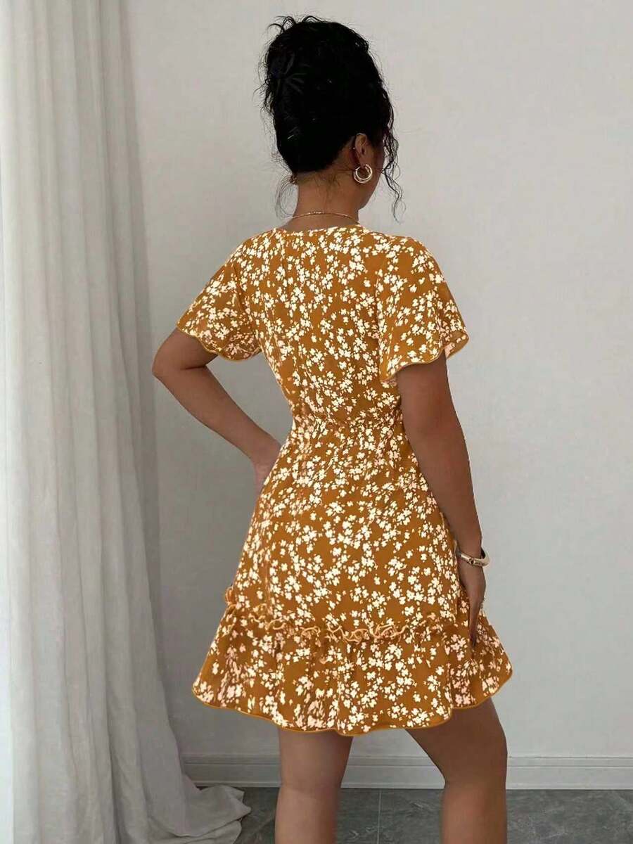 Vestido Floral Curto Feminino Boho com Bainha de Babado e Manga Esvoaçante