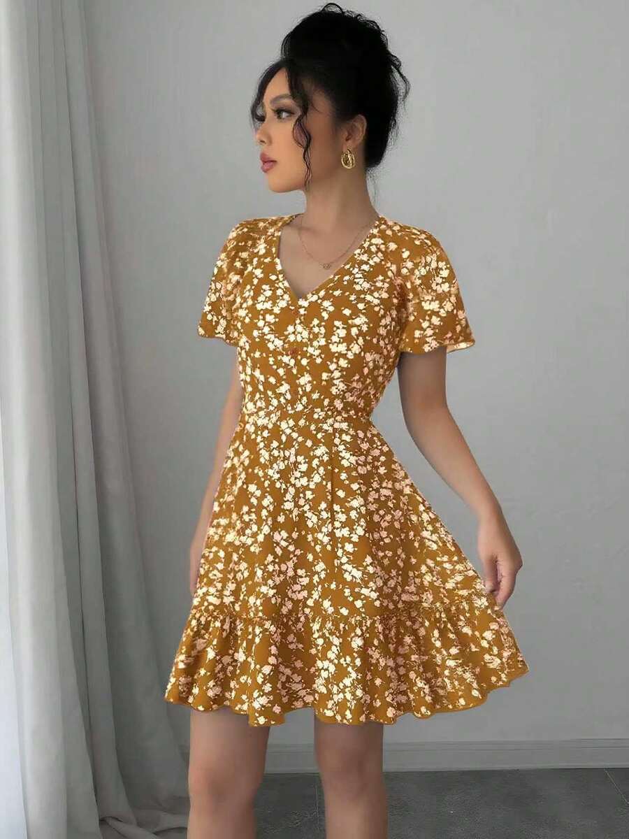 Vestido Floral Curto Feminino Boho com Bainha de Babado e Manga Esvoaçante