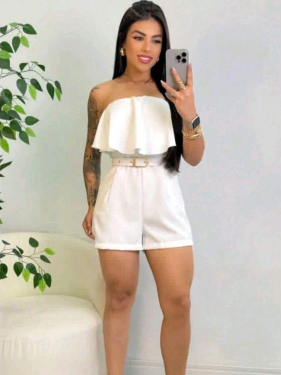 Macaquinho Tomara que Caia Feminino em Tecido Marrante com Cinto e Bolsos Frontais