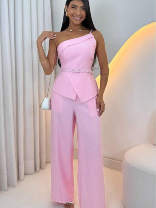 Conjunto Feminino Elegante com Blusa Assimétrica de Um Ombro e Calça Pantalona com Cinto
