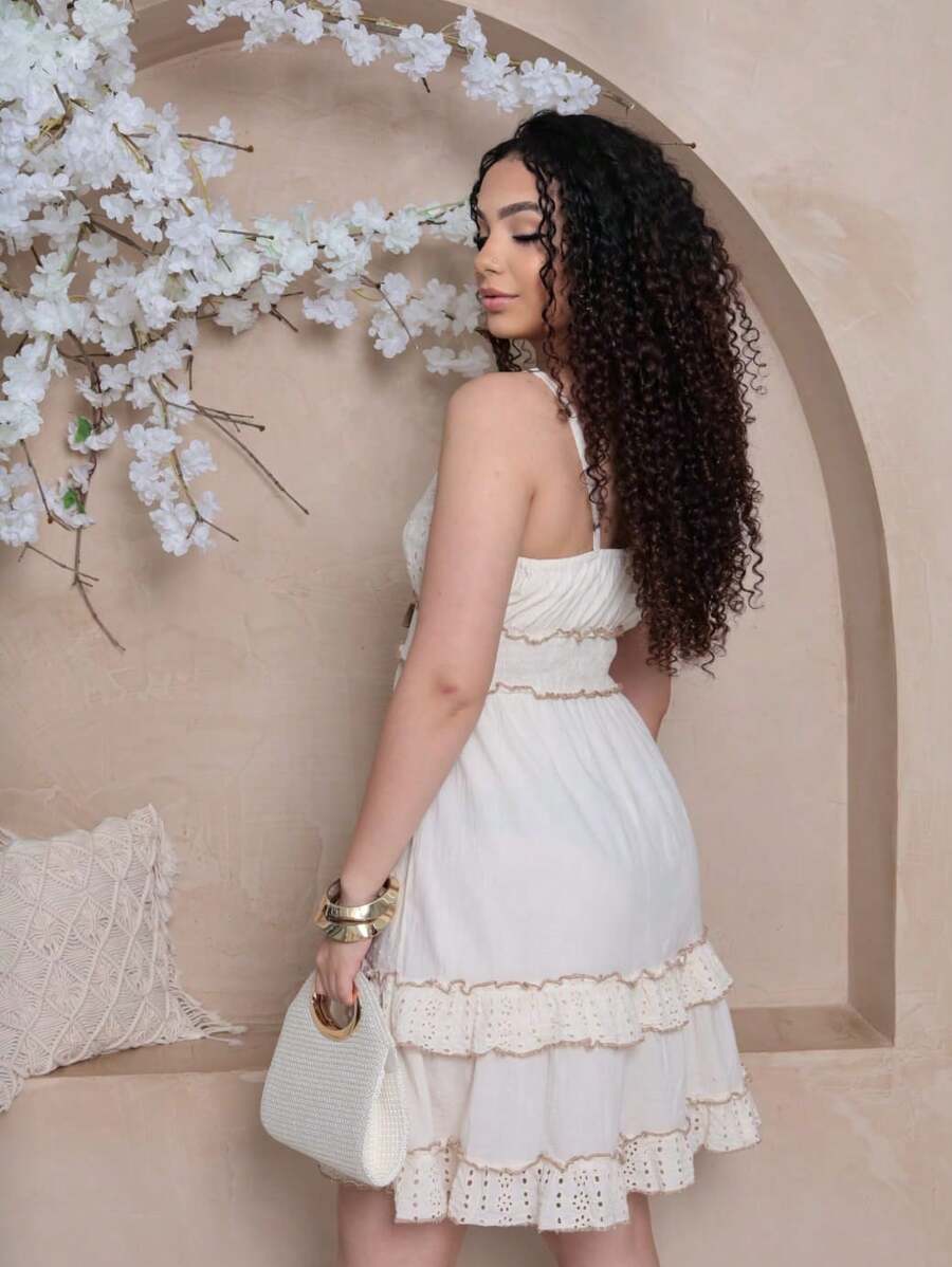 Vestido Feminino Curto de Alça em Algodão com Renda