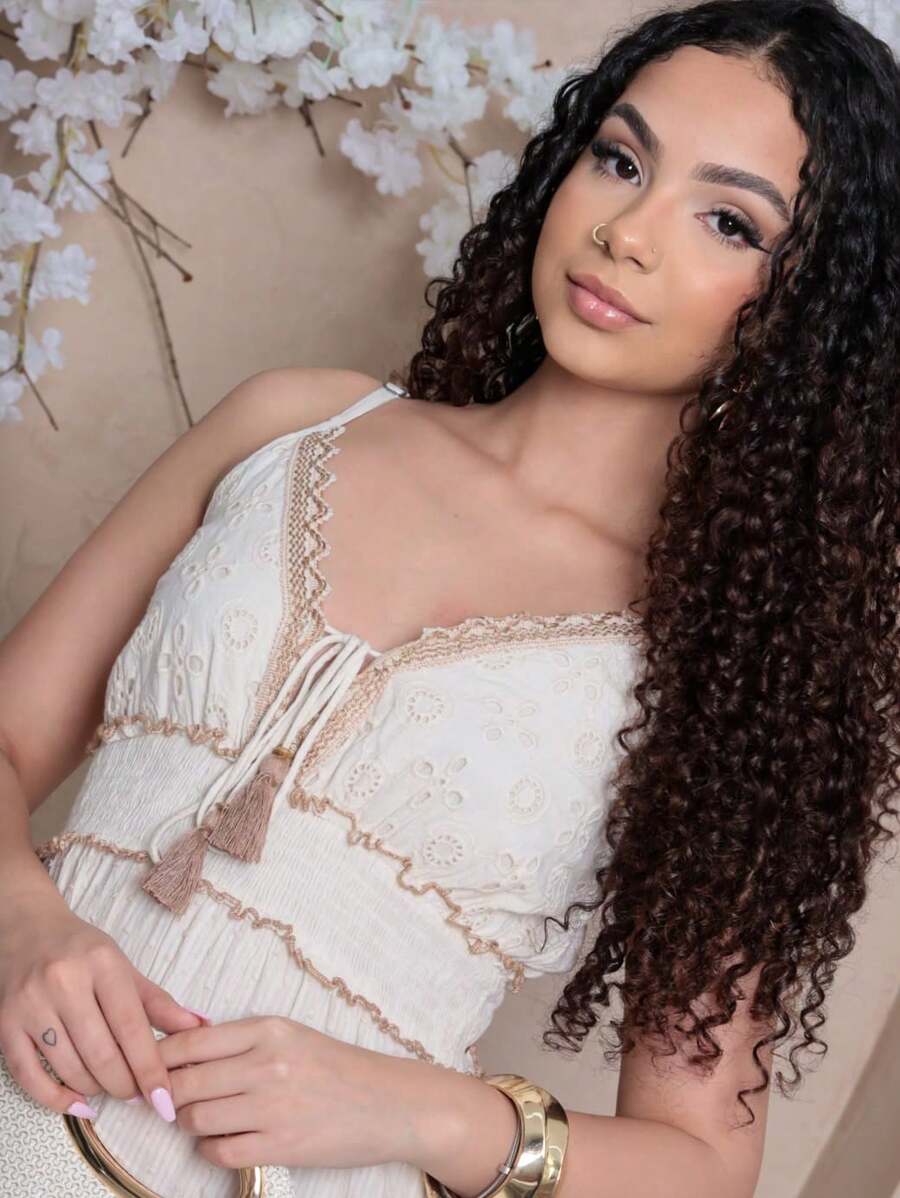 Vestido Feminino Curto de Alça em Algodão com Renda