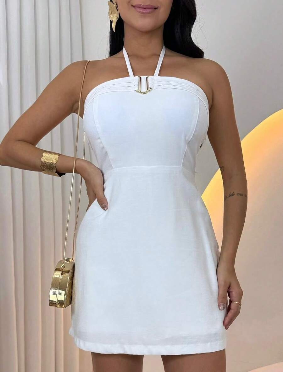 Macaquinho Feminino Curto com Decote Reto e Alças Finas