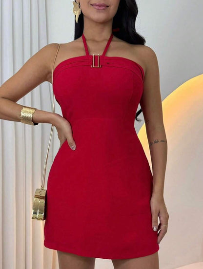 Macaquinho Feminino Curto com Decote Reto e Alças Finas