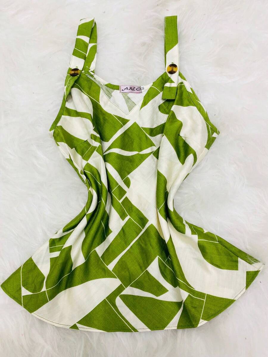 Blusa Feminina de Alça em Viscose com Botões