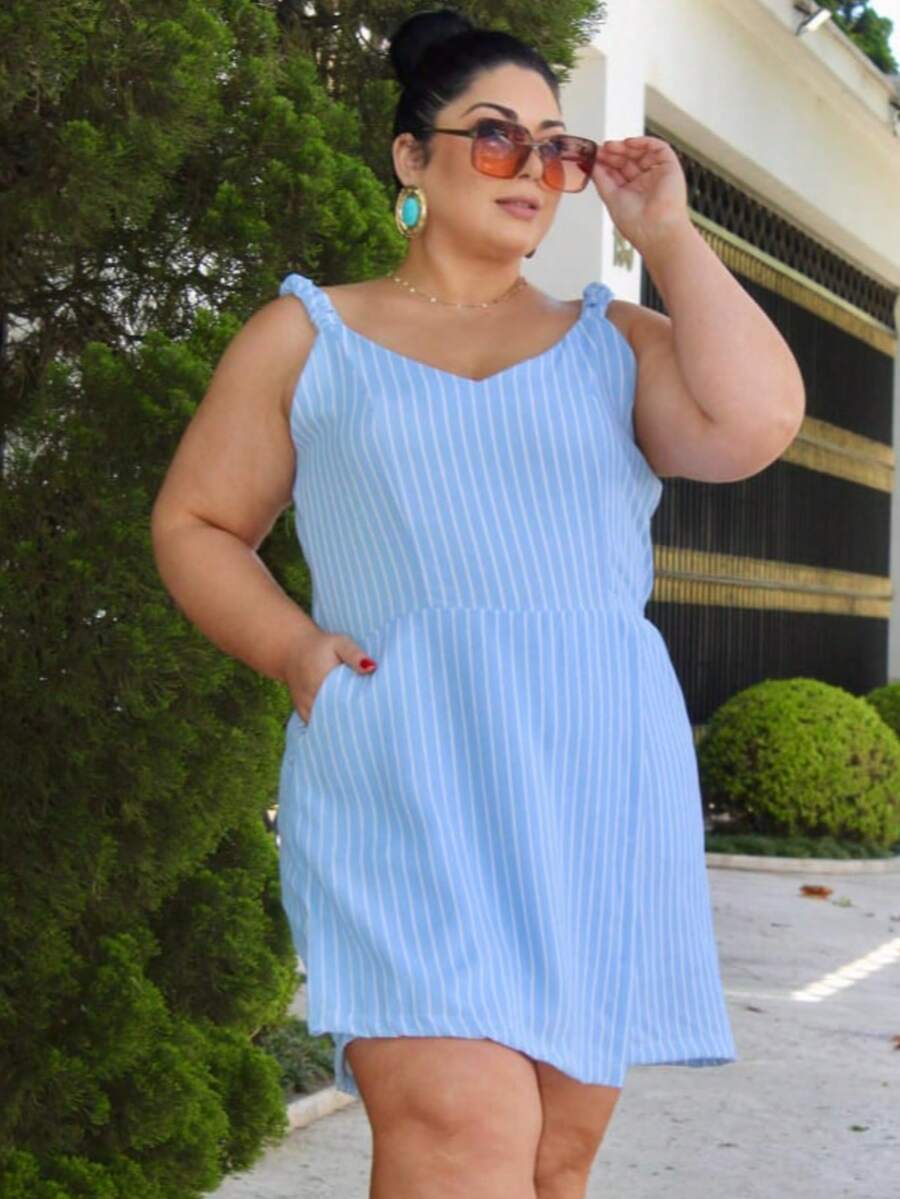 Macaquinho Feminino Plus Size Short Saia Estampado com Forro