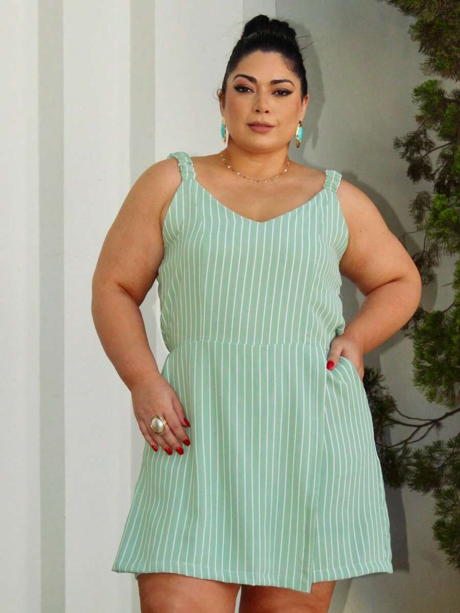 Macaquinho Feminino Plus Size Short Saia Estampado com Forro