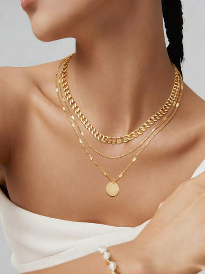 Colar Feminino Europeu de Múltiplas Camadas com Pingentes Geométricos