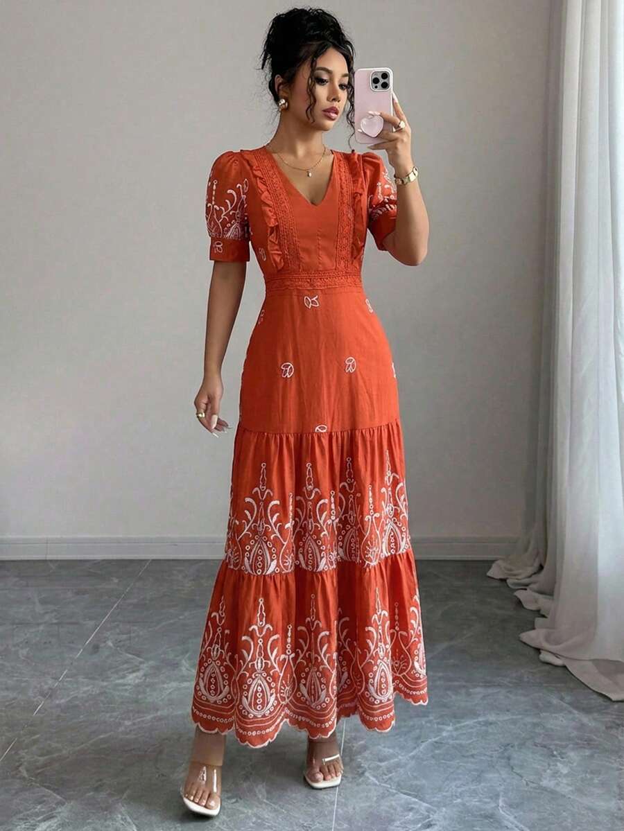 Vestido Longo Feminino Bordado com Babado e Cinto – Elegância Atemporal