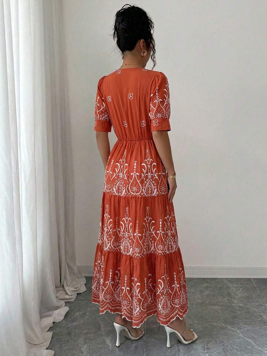 Vestido Longo Feminino Bordado com Babado e Cinto – Elegância Atemporal