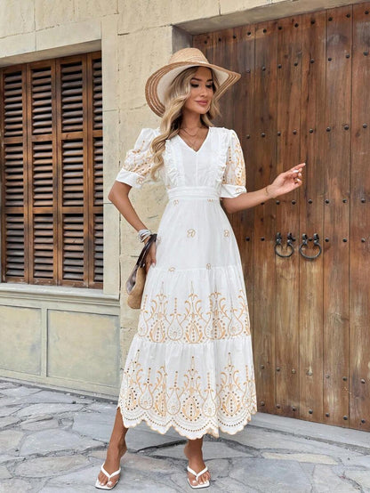 Vestido Longo Feminino Bordado com Babado e Cinto – Elegância Atemporal