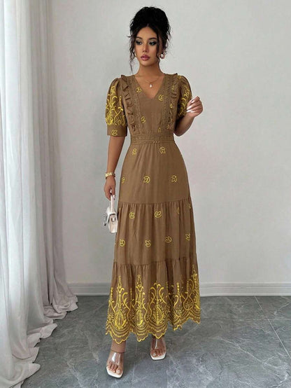 Vestido Longo Feminino Bordado com Babado e Cinto – Elegância Atemporal