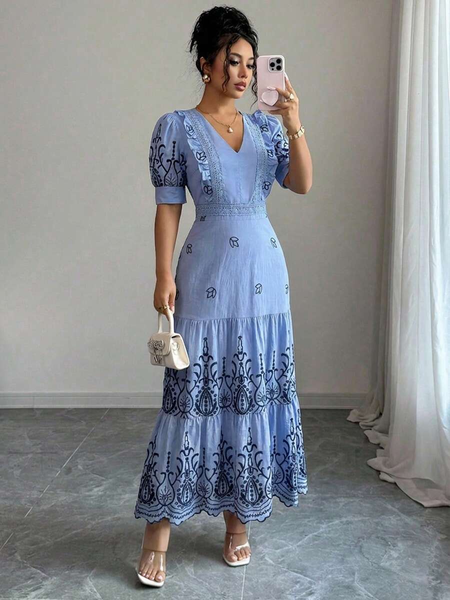 Vestido Longo Feminino Bordado com Babado e Cinto – Elegância Atemporal