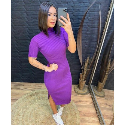 Vestido Midi Canelado Gola Alta e Fenda na Lateral